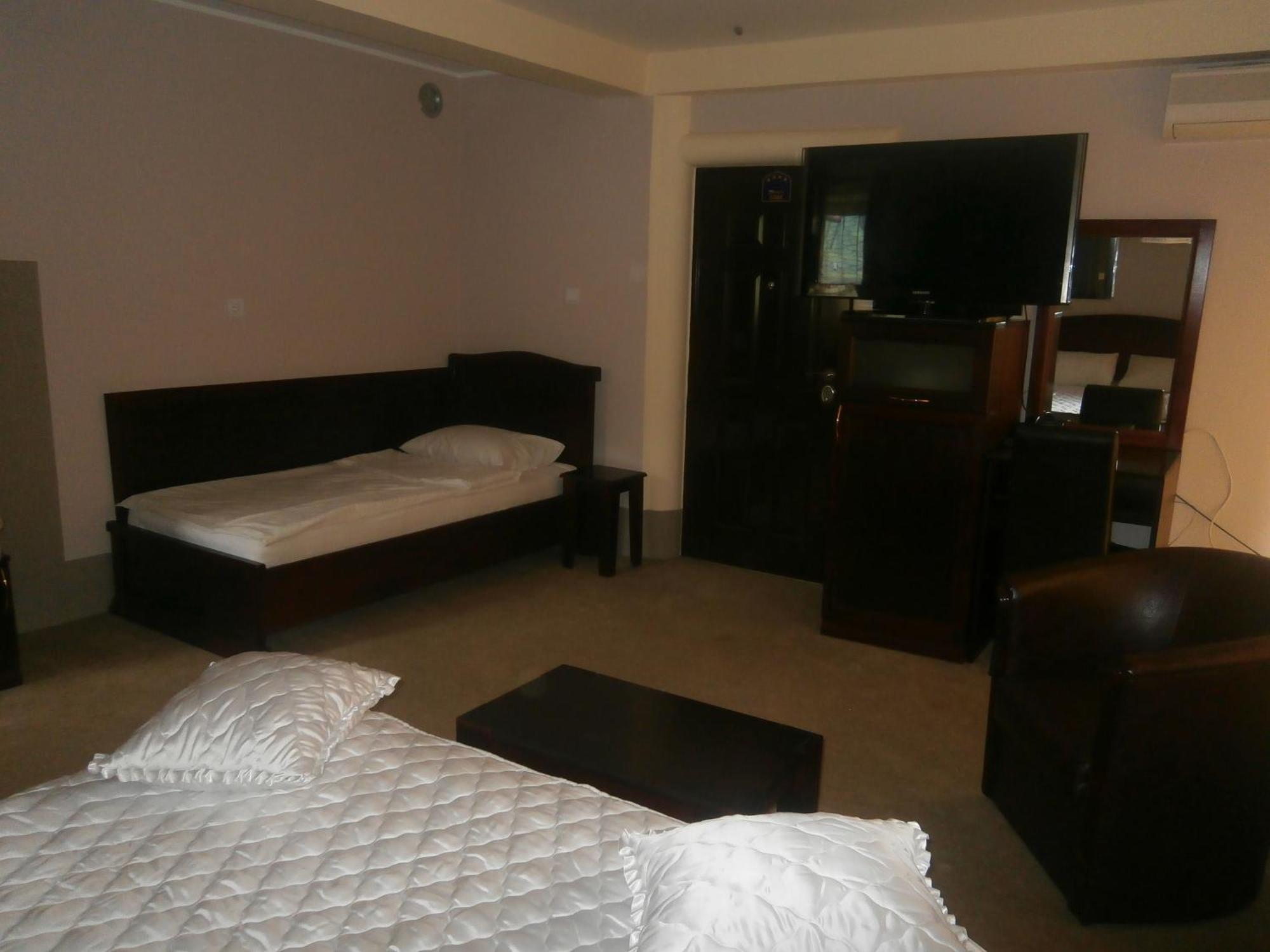 Hotel Vila Mitic Luxx Spa Centar 레스코바츠 외부 사진